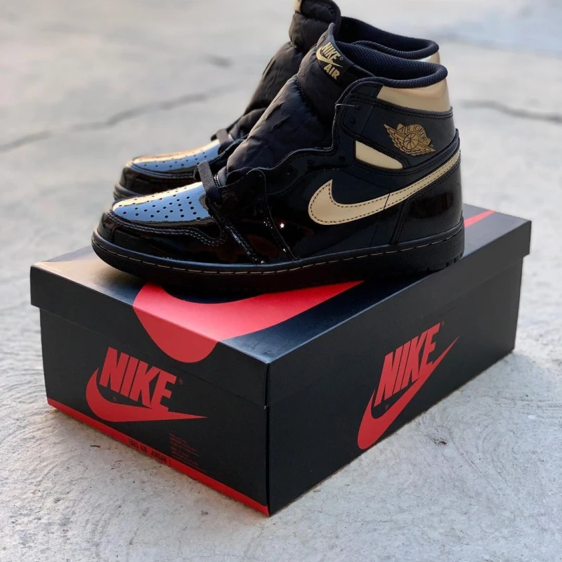 Giày Jordan 1 Retro High Black Metallic Gold 555088-032