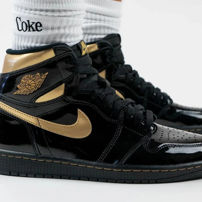 Giày Jordan 1 Retro High Black Metallic Gold 555088-032