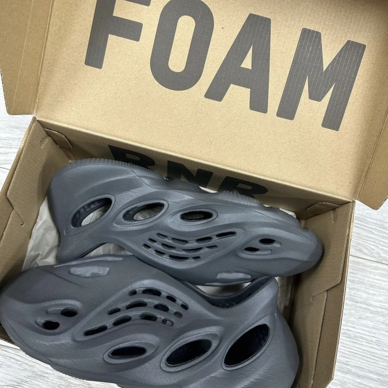 adidas-yeezy-foam-rnr-carbon-ig5349