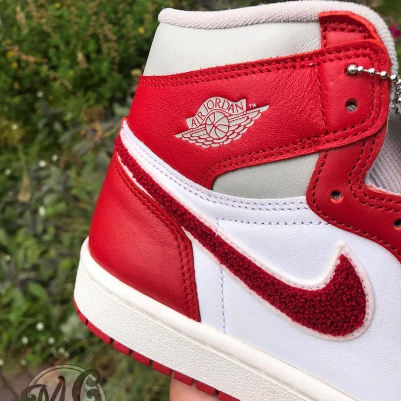 Giày Jordan 1 Retro High OG Varsity Red DJ4891-061