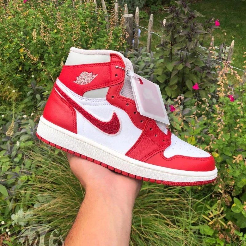 Giày Jordan 1 Retro High OG Varsity Red DJ4891-061