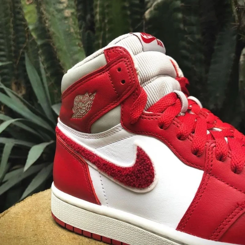 Giày Jordan 1 Retro High OG Varsity Red DJ4891-061