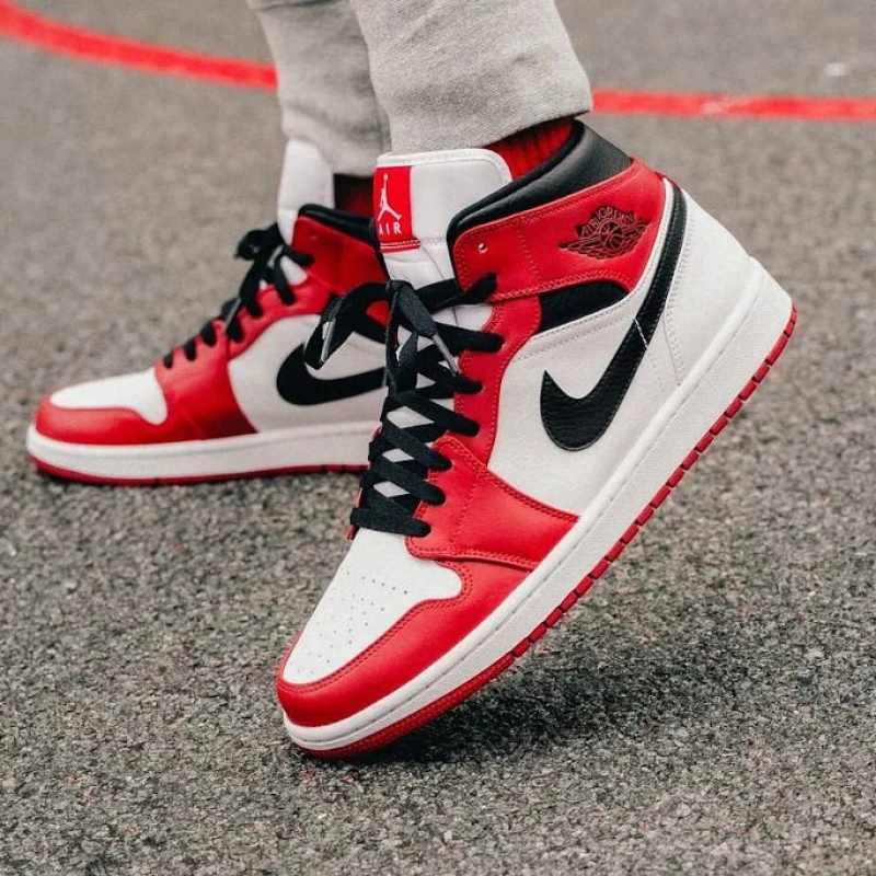 Jordan 1 Mid Chicago 554724-173