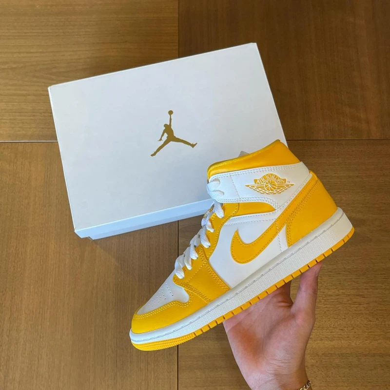 Jordan 1 Mid White University Gold BQ6472-117