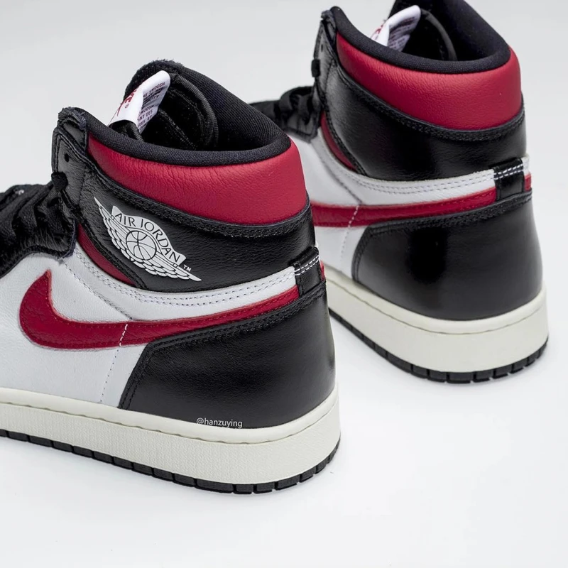 Jordan 1 Retro High Black Gym Red 555088-061