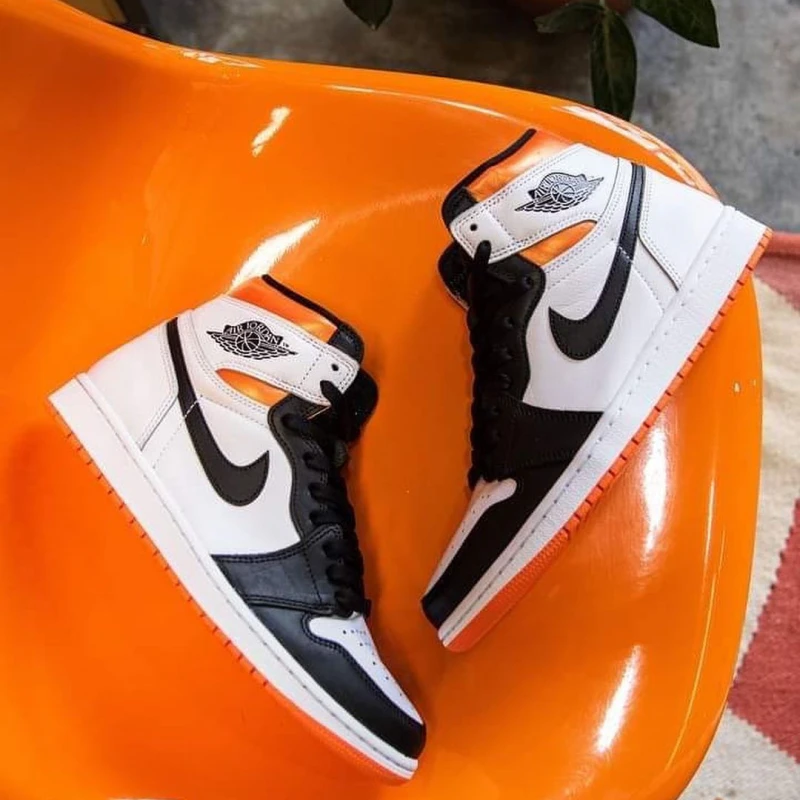 Jordan 1 Retro High Electro Orange 555088-180