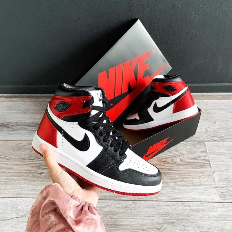 Jordan 1 Retro High Satin Black Toe CD0461-016