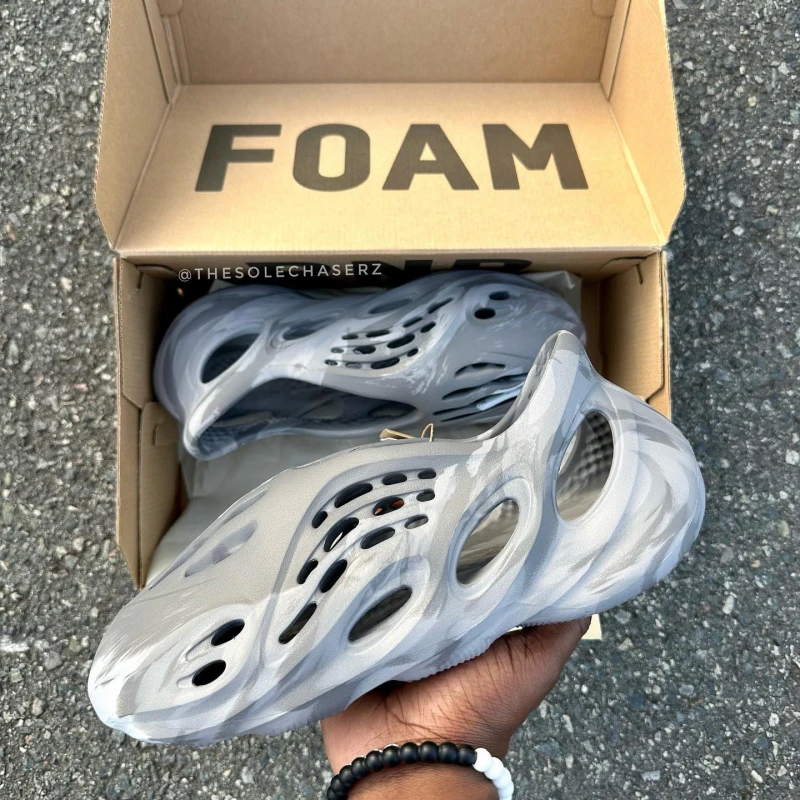 adidas-yeezy-foam-granite-ie4931